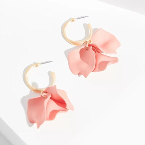 🆕PEACH PETAL HOOP EARRINGS NWT - Picture 1 of 1